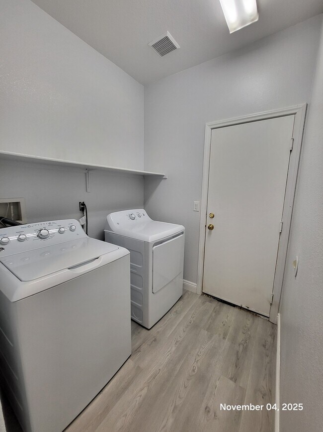 Building Photo - 5533 Sterling Valley Ct