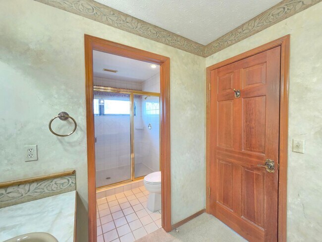 Building Photo - $3,495 - 5 Bed / 4 Baths Stunning Northwood Home with Views