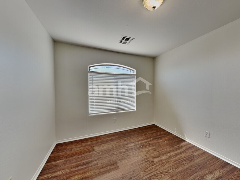 Building Photo - 7364 W Ocotillo Rd