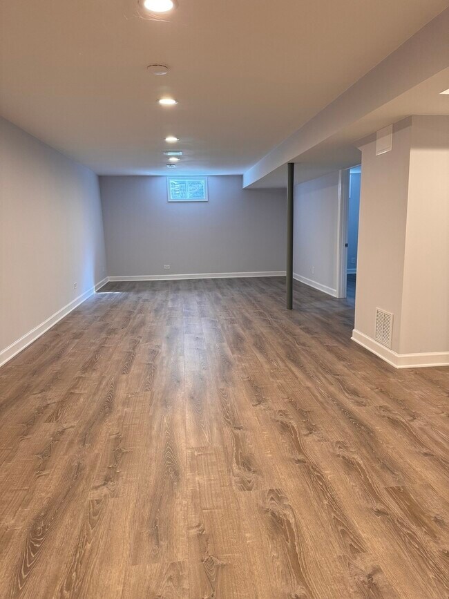 Building Photo - 316 Plum St