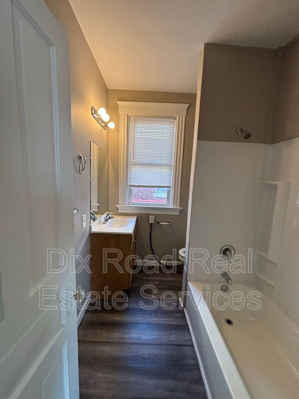 Building Photo - 810 Sunset Ave