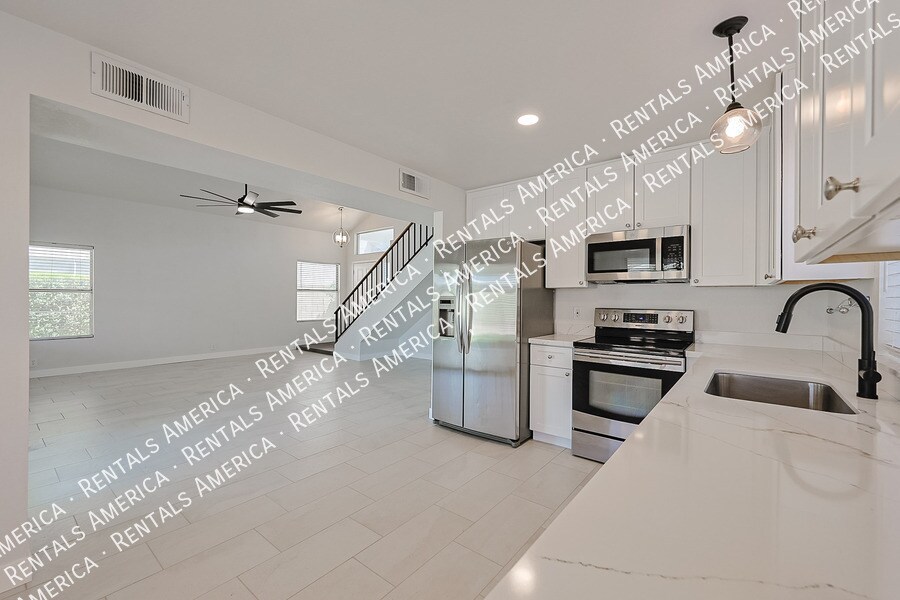 Building Photo - 4018 W Camino Vivaz