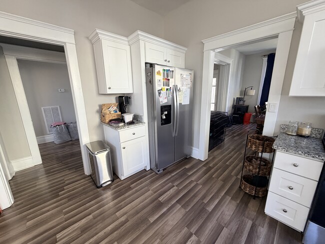 Building Photo - 124 Linden Ave