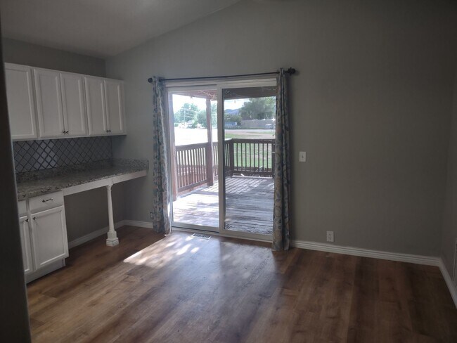 Building Photo - 7226 Bentwater Dr