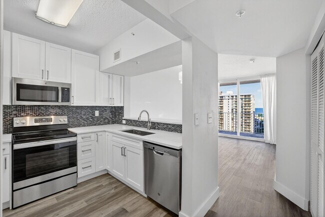 Building Photo - 3020 NE 32nd Ave