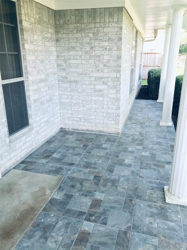 Building Photo - 3110 Springhill Dr