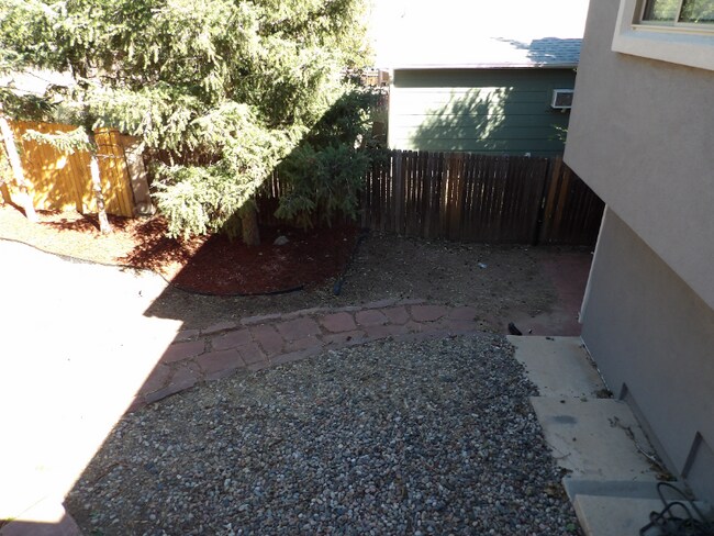 Building Photo - 5560 Sacramento Pl