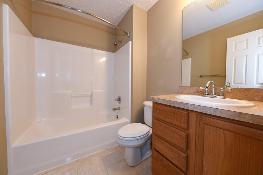 Building Photo - 5845 Crescent Ridge Dr