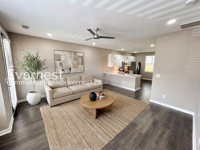 Building Photo - Limited Time Special Offer / 2 Bed/2.5 Bath Townhome with Off-Street Parking / Pet-Friendly / Ava...