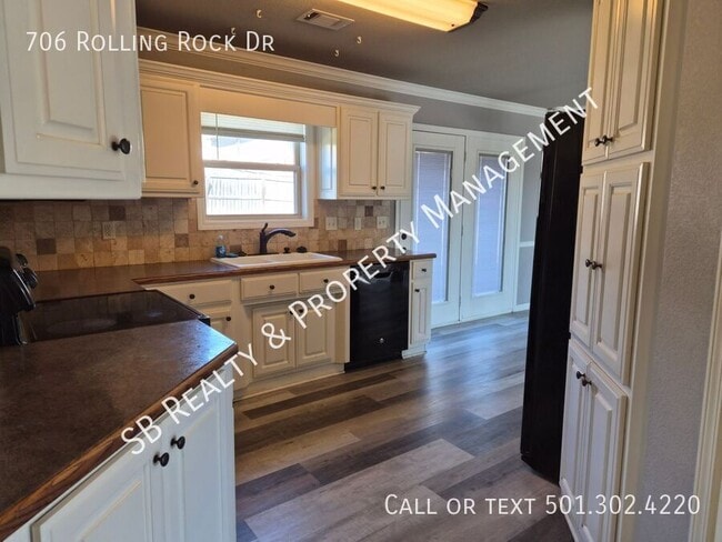 Building Photo - 706 Rolling Rock Dr