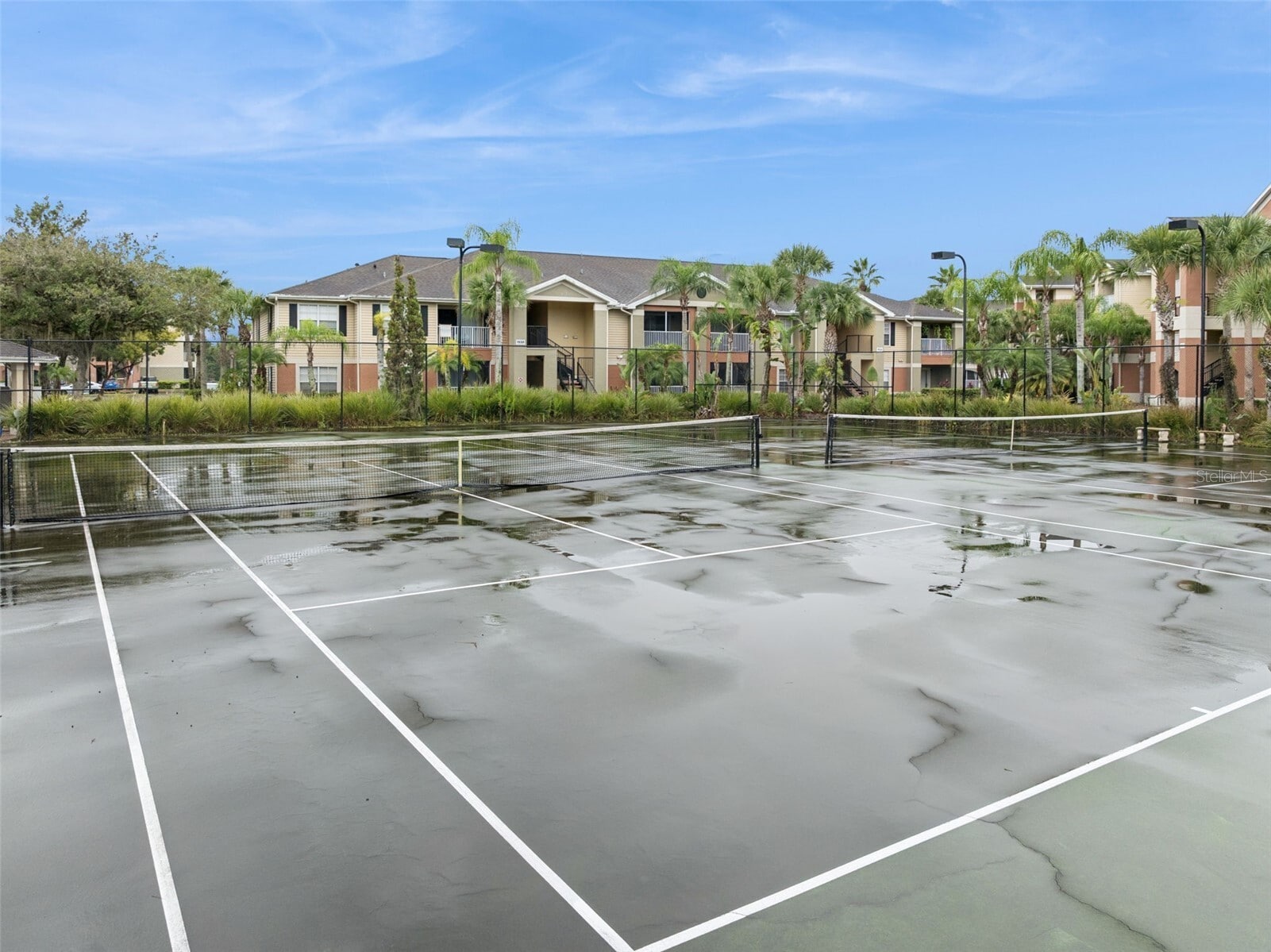 Building Photo - 1950 Summer Club Dr