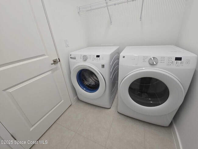 Building Photo - 3055 Dampier Dr