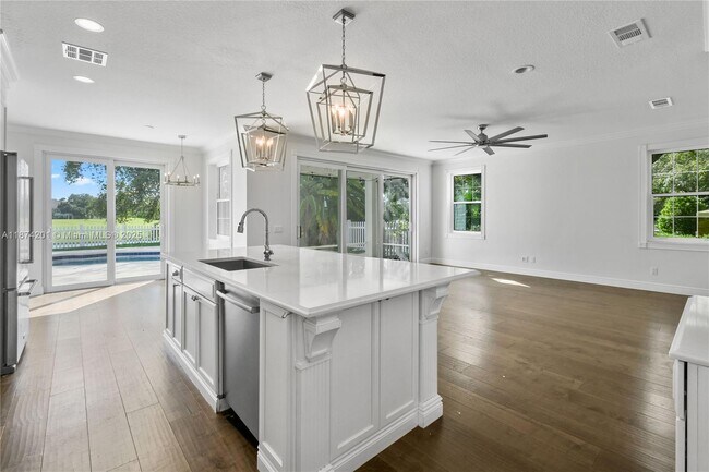 Building Photo - 118 Barbados Dr