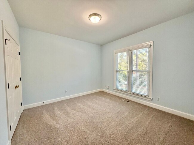 Building Photo - Charming 3BD, 2BA Raleigh Ranch-Style Home in a Quiet Neighborhood Near Crabtree Valley Mall, RDU...