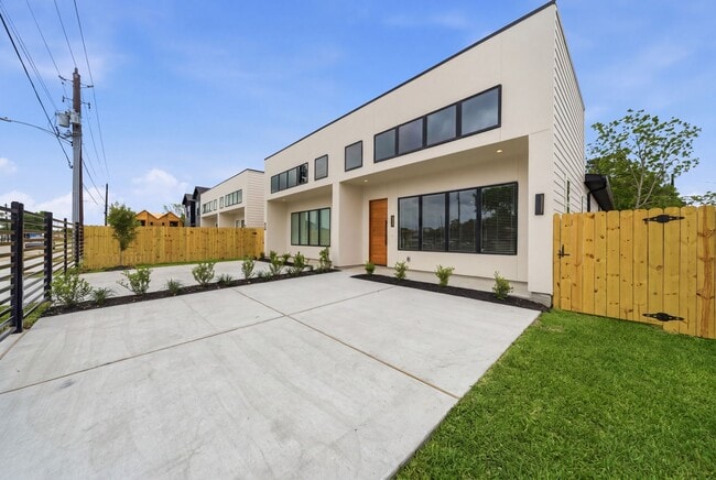 Building Photo - 8205 Calhoun Rd