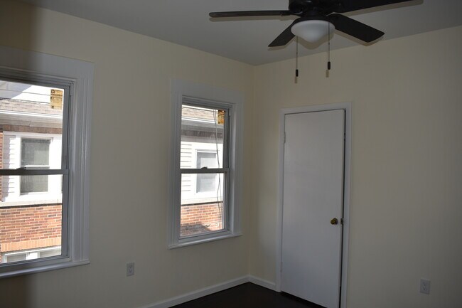 Building Photo - 47 Gem Ave