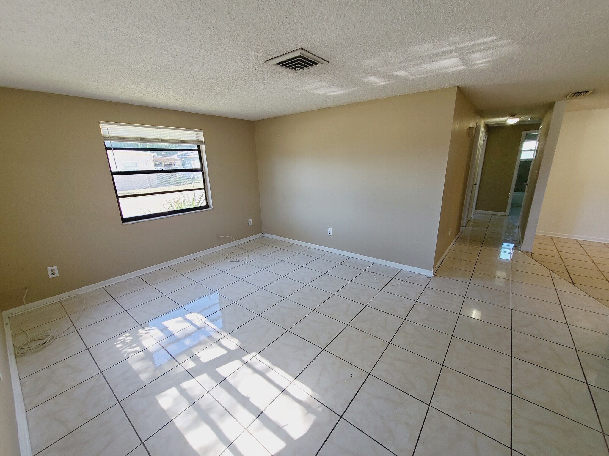 Building Photo - 4747 15th Ave S