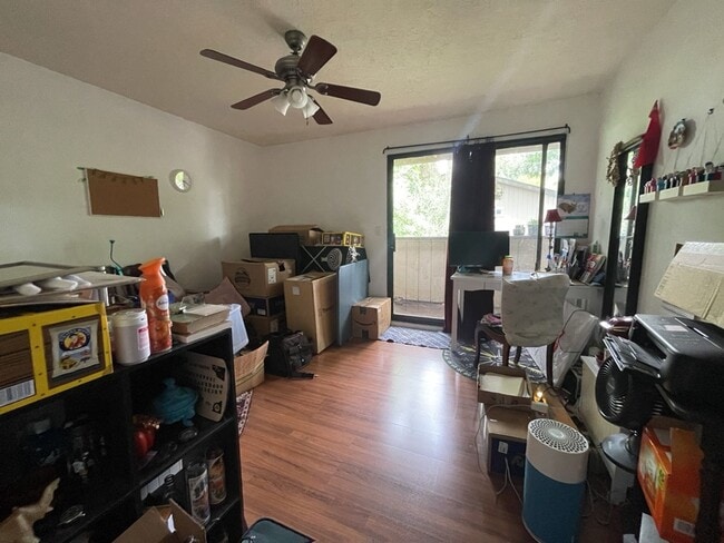 Building Photo - Beautiful 3 bedroom townhouse in Stonegate available for August move in!
