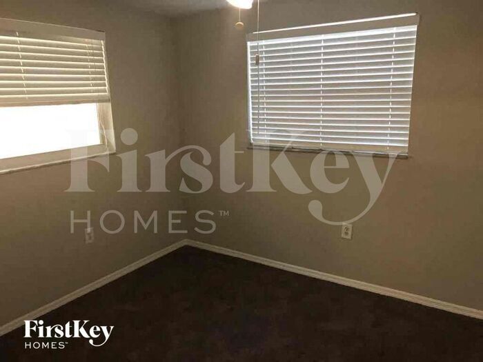 Building Photo - 8733 Roble Way