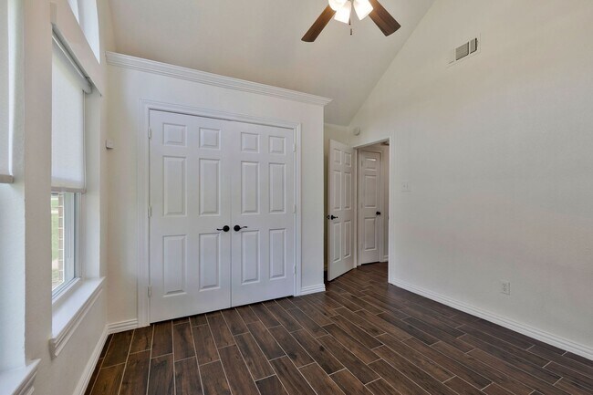 Building Photo - Updated Home with Pool & Shop on 1 acre lot