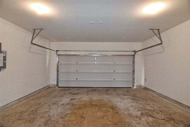 Building Photo - 1052 Water Oak Ln