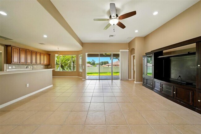 Building Photo - 36815 Queen Bee Ln