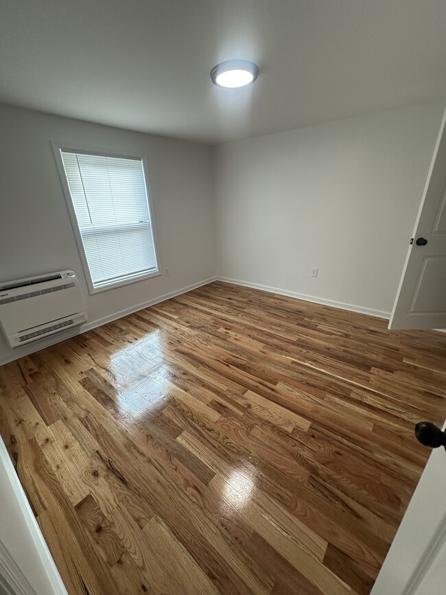 Building Photo - 15 Church St