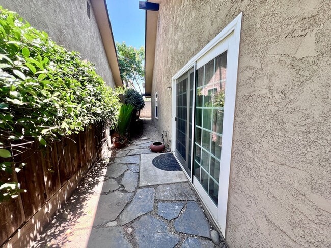 Building Photo - $1,995 Blackstone & Sierra 2 Bedroom Condo...