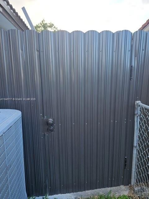Building Photo - 2920 SW 118th Ave