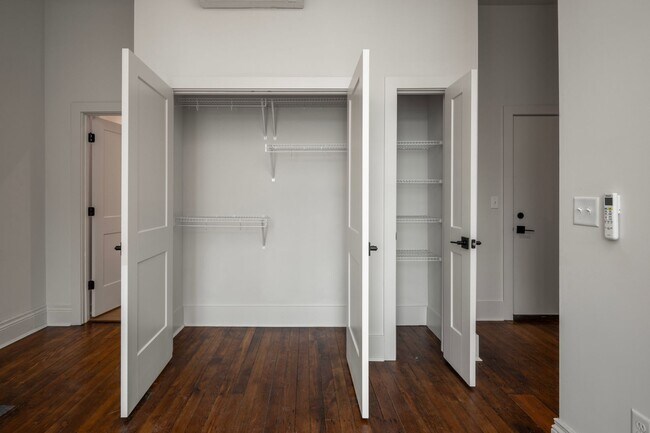 Building Photo - Cozy Studio Apartment