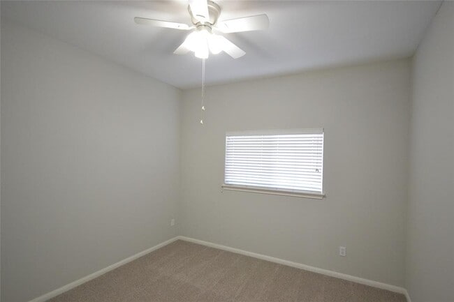 Building Photo - 1501 Encino Dr