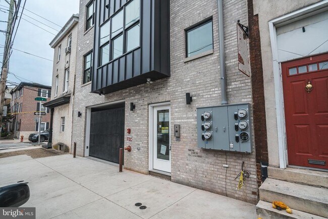 Building Photo - 1217-19 E Columbia Ave