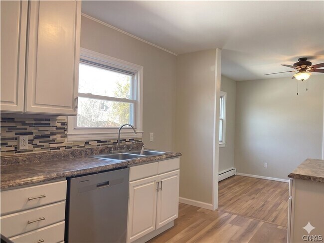 Building Photo - 6435 Wells Dr