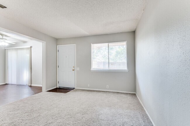 Building Photo - A Walnut Hill Wonder Townhome!