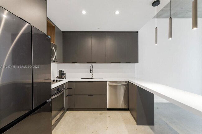 Building Photo - 151 SE 1st St