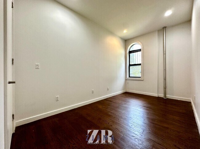 Building Photo - 410 Eastern Pkwy