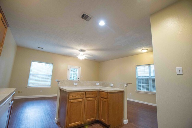 Building Photo - 7824 Comal St