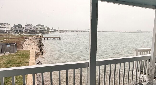 Building Photo - 500 Tiki Dr