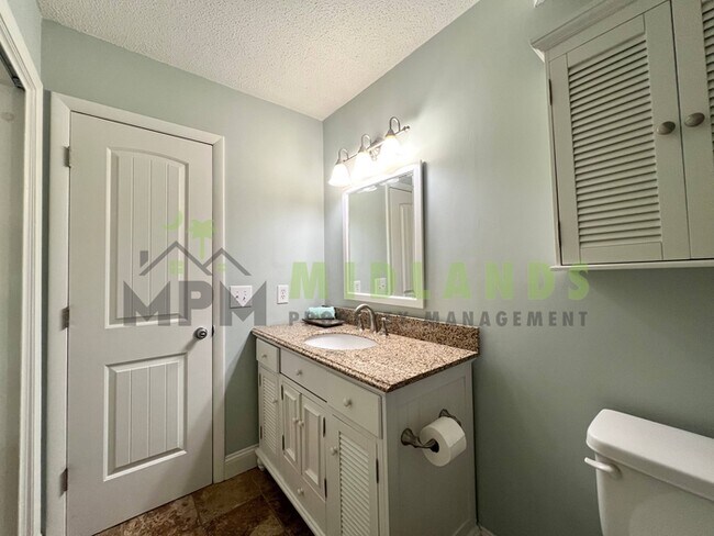 Building Photo - 201 Mariners Row