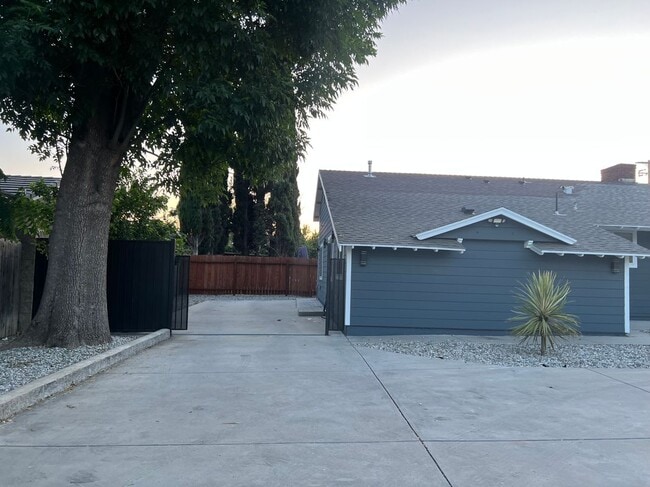 Building Photo - 8941 Balboa Blvd