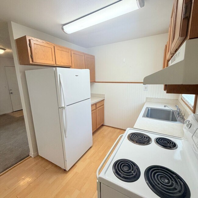 Building Photo - 1106 S Beeman St