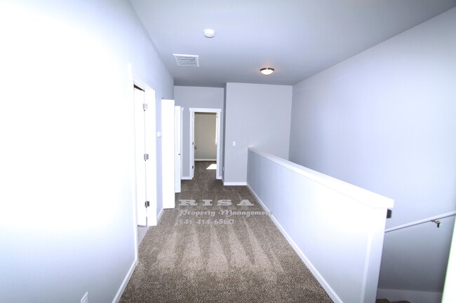 Building Photo - 4185 Lancaster Dr NE