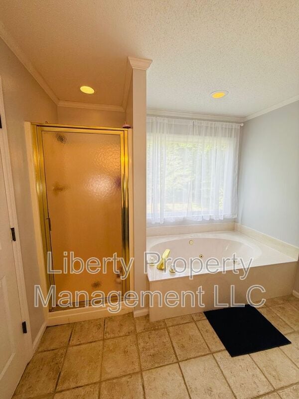 Building Photo - 651 Chelsea Dr