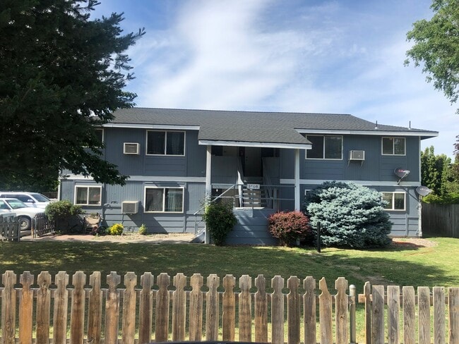 Building Photo - Kennewick 4-Plex