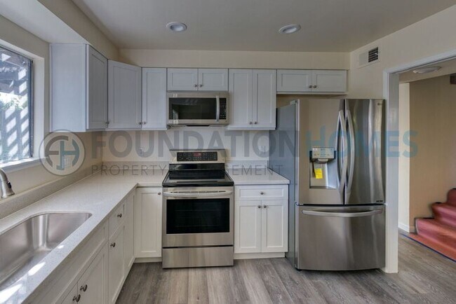 Building Photo - 404 San Marin Dr