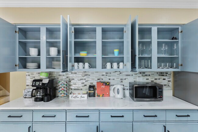 Building Photo - 1356 Larchmont Dr