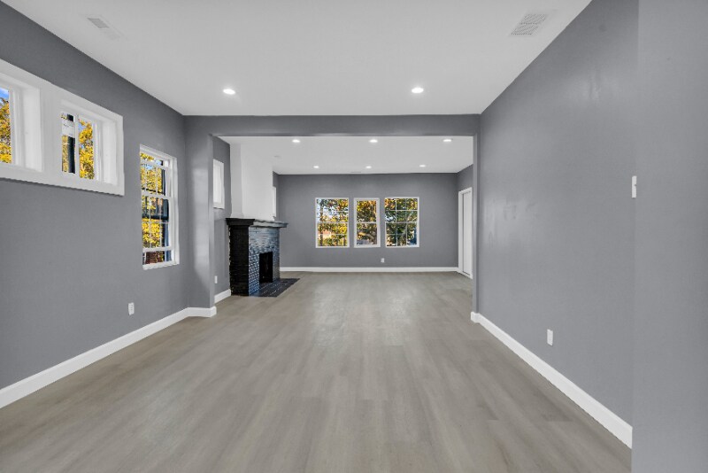 Building Photo - 3823 Clairmount Ave