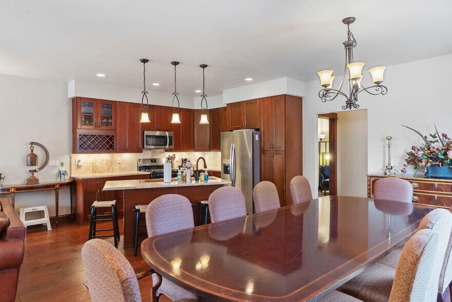 Building Photo - 313 Majestic Cir