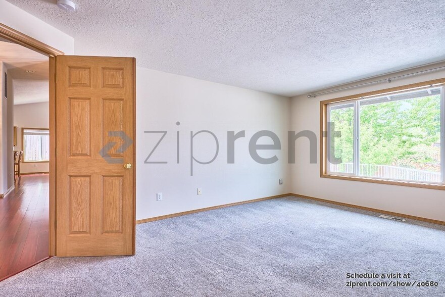 Building Photo - 13634 Barclay Hills Dr
