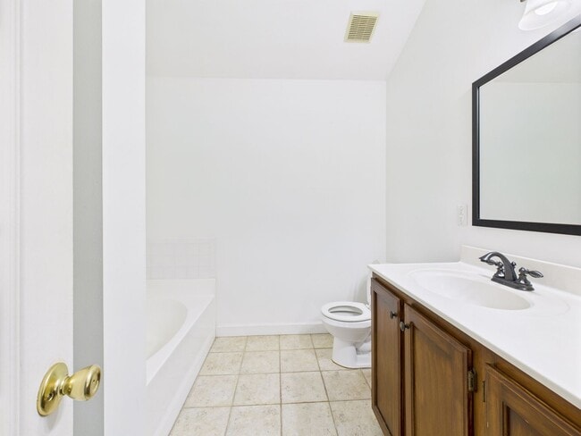 Building Photo - Stunning 4-Bedroom, 2.5-Bathroom Home in t...